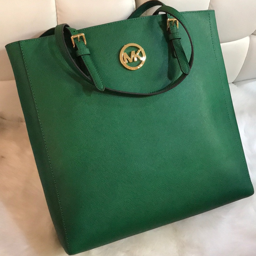 MK “JET SET TRAVEL” SAFFIANO TOTE